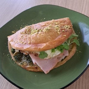 Desayunos - Sandwich empanada