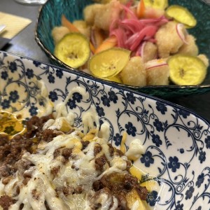 Papas bravas y ceviche frito