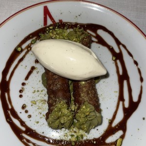 Canoli de pistaccio