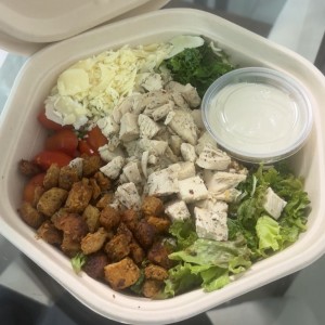 Sassy Caesar con pollo rostizado