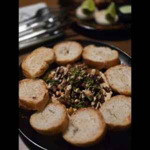 Hummus con carne