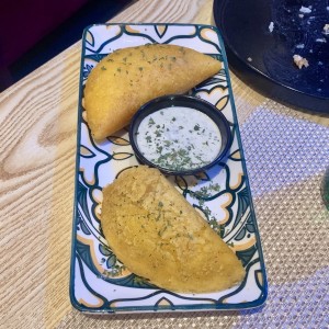 Empanadas de Carne y de Pollo.   Las vuelvo a repetir excelentes 