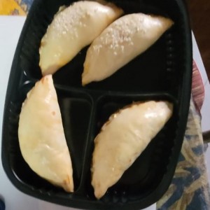 empanadas de Carne y Emoanadas de Pollo