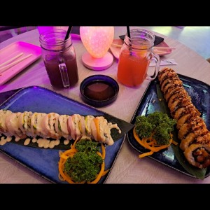 California crispy roll y rainbow dinamita roll