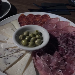 MIXTA: QUESO DE CABRA, QUESO MANCHEGO, QUESO ENVEJECIDO, QUESO DE TRUFA Y MIEL
