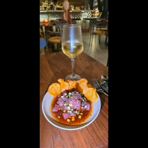 spicy tuna tartar + Hondarrabi Zuri