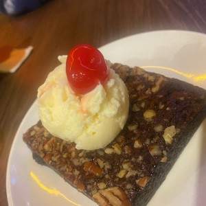 Brownie con helado