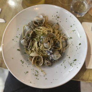 Spaghetti con almejas al oleo