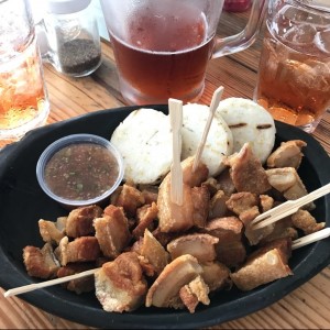 Chicharrones con refajo 