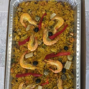 paella de mariscos . 