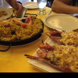 langosta al gratin y paella