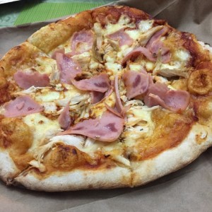 pizza Jamon con pollo