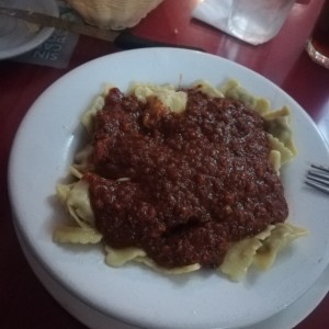 ravioles de carne a la bolognesa