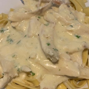 Fettuccini con Pollo Alla Bechamel