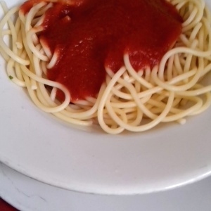 Spaghetti en salsa roja