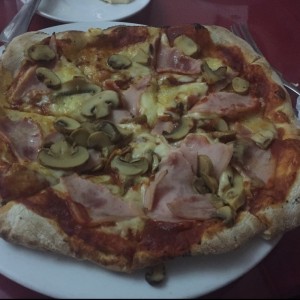 pizza de jamon y hongos