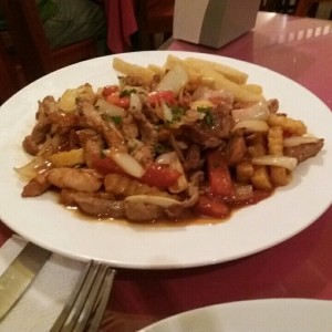 Saltado de 3 carnes