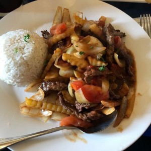 Lomo Saltado con Arroz