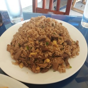 Arroz chaufa tres carnes