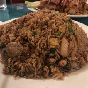 Arroz chaufa de mariscos 