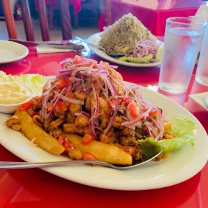 arroz chaufa y jalea de mariscos