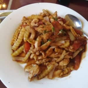 pollo saltado