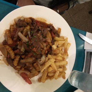 lomo saltado con papas