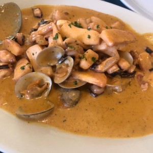 Pescado con mariscos