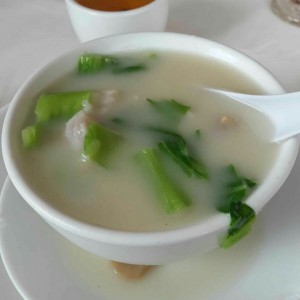 Sopa de tofu y bolitas de pescado