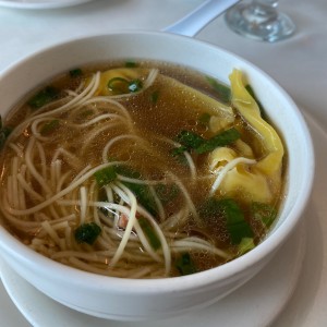 Sopa de Puerco Asado con Fideo