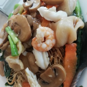 chow mein de mariscos 