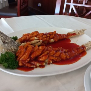 Pescado en Racimo de Uva en salsa Agridulce