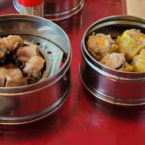 Costilla al Vapor y siu mai