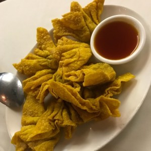 Servicio de Wanton Frito con Puerco