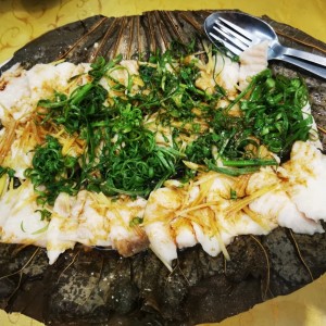 Filete de pescado al vapor con Jengibre y cebollina ??