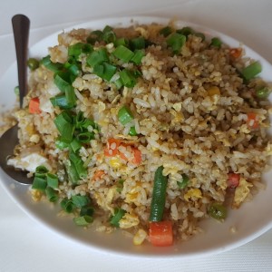 Arroz frito con pollo