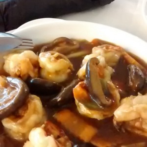 Langostinos en salsa con hongos chinos