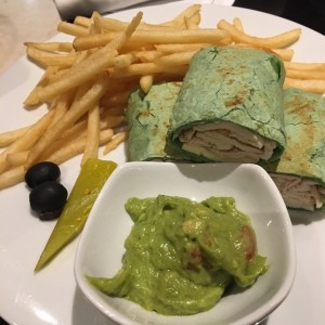 Wrap de Pavo y Queso con Guacamole