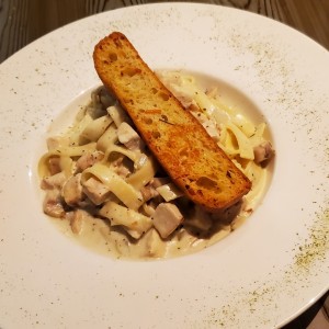 Fetuccini Alfredo con Pollo