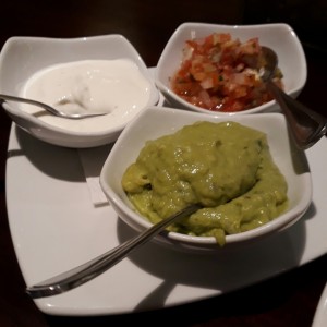 Pico de gallo, guacamole y crema