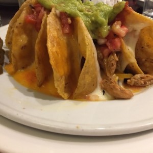 mini nachos con pollo