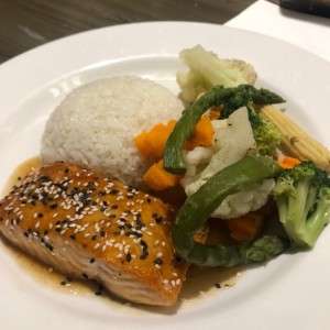 Salmon con ajonjoli