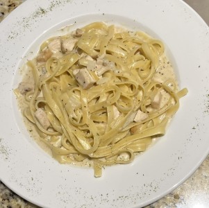 Fetuccini Alfredo con Pollo