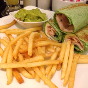 Wrap de pavo y aguacate