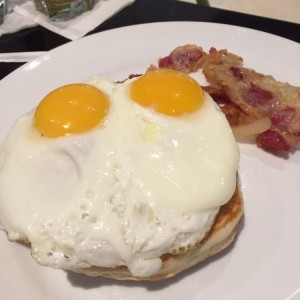 Pancake Platter con Huevos Fritos