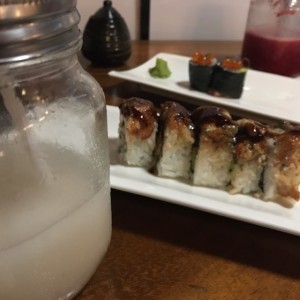 Unagui Makis y jugo de guanabana natural