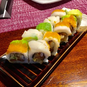 roll de caviar aguacate y langostino