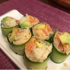 roll keto de pepino y arroz de coliflor