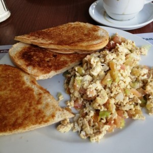 Huevos con Tomate y Cebolla 