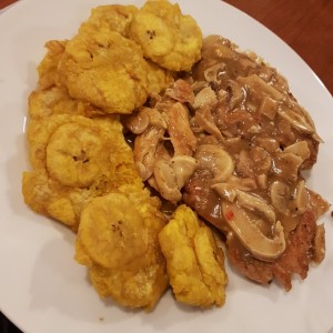 Pollo con hongos